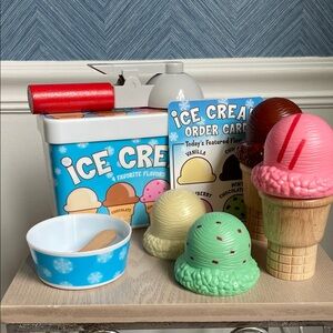Melissa & Doug Scoop & Serve Ice Cream Set